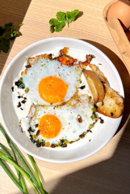 Scallion Crisp Fried Eggs in Yogurt