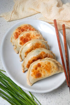 Egg and chive pockets (韭菜盒子)