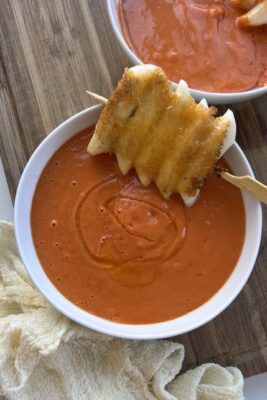 gochujang tomato soup with cheesy rice cakes