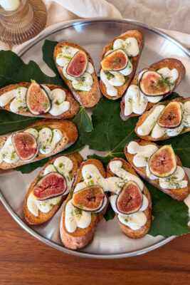 triple fig crostini (with fig leaves)